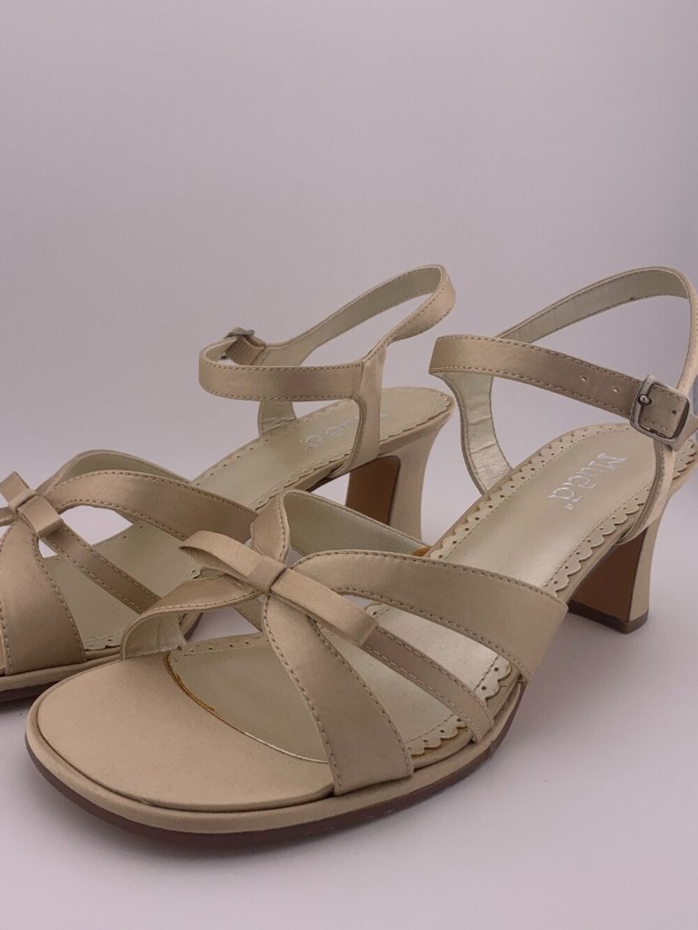 Mudd Womens Sandals Sz 10M Beige Satin Block Heel Strappy Bow Dress Shoes New